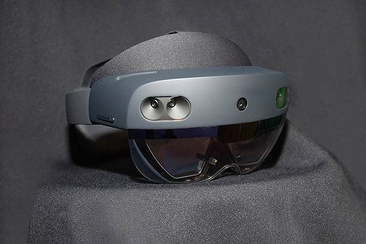 Microsoft Hololens 2, see-through holographic lenses. Azure Kinect sensormIMU with Eye Tracking and Real-time Voice Tracking.