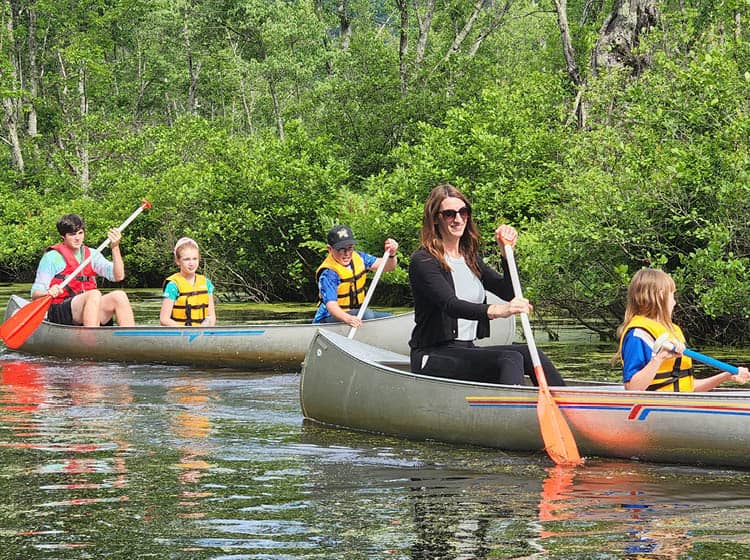 K-12 teacher and her students exploring Honeoye Inlet by canoe.